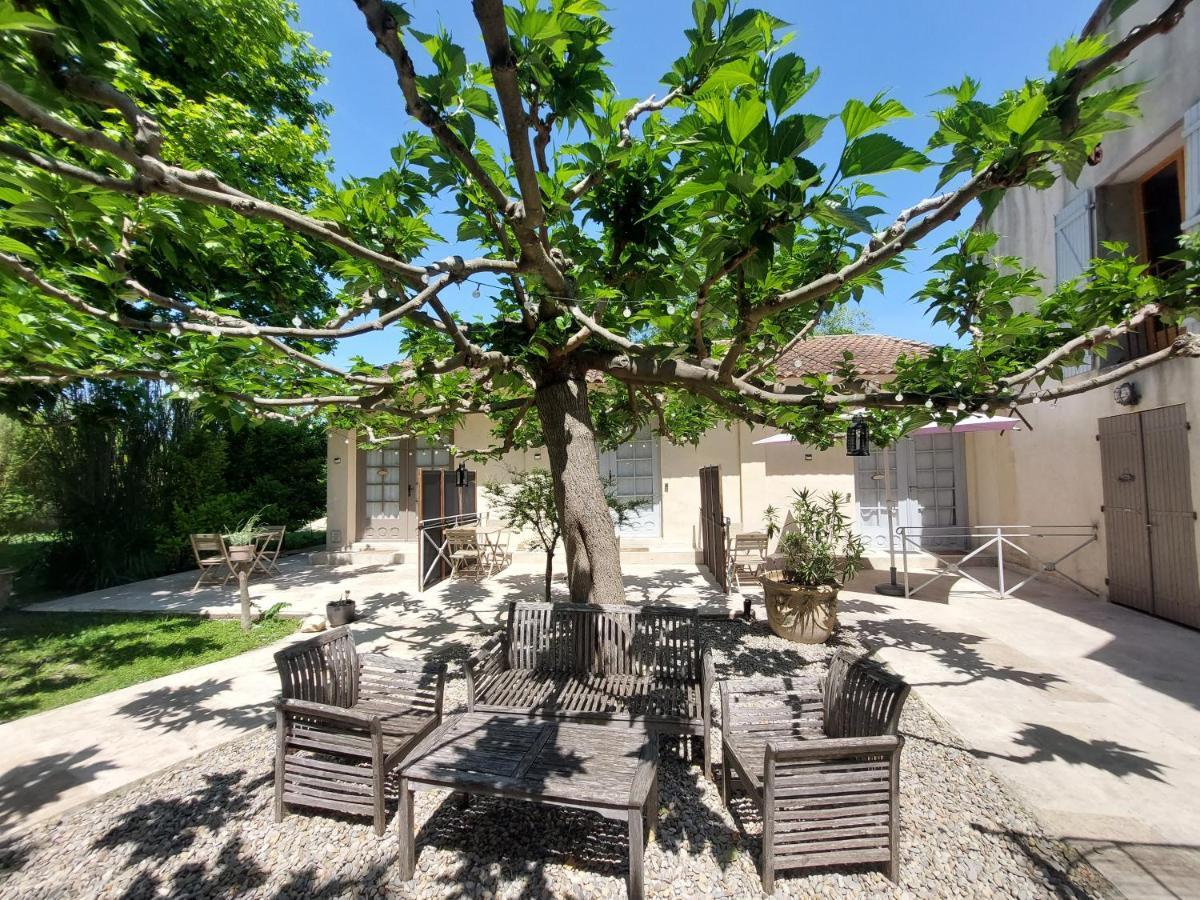 Bed and Breakfast Mas des Cigognes Le Thor Exterior foto