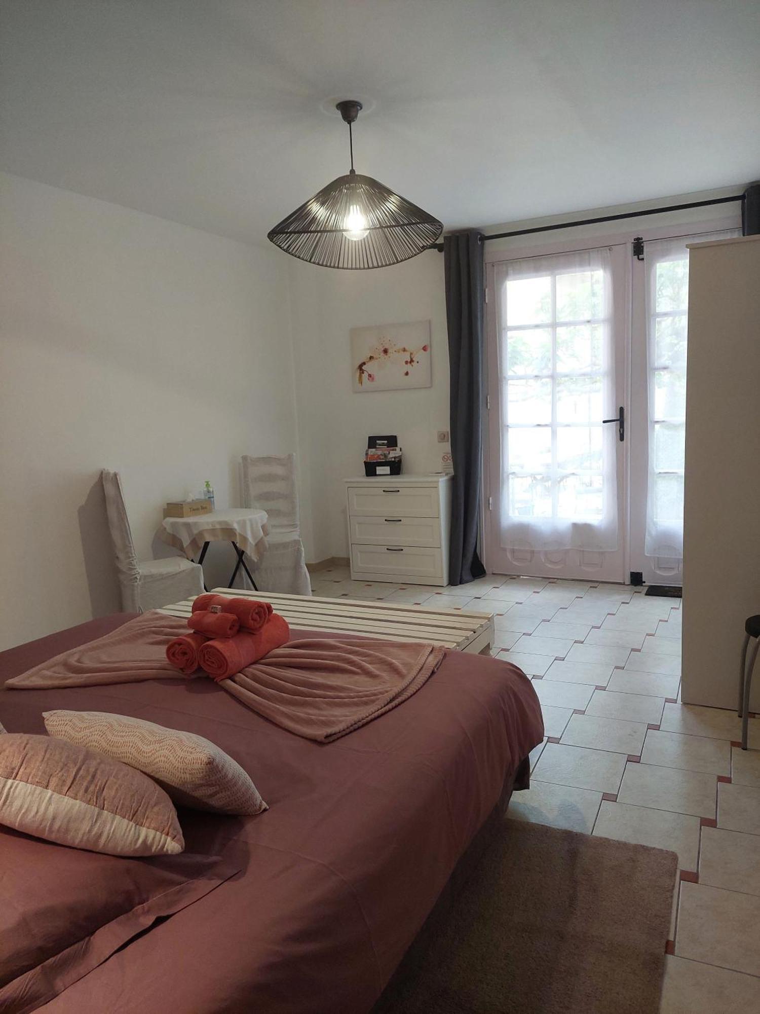 Bed and Breakfast Mas des Cigognes Le Thor Exterior foto
